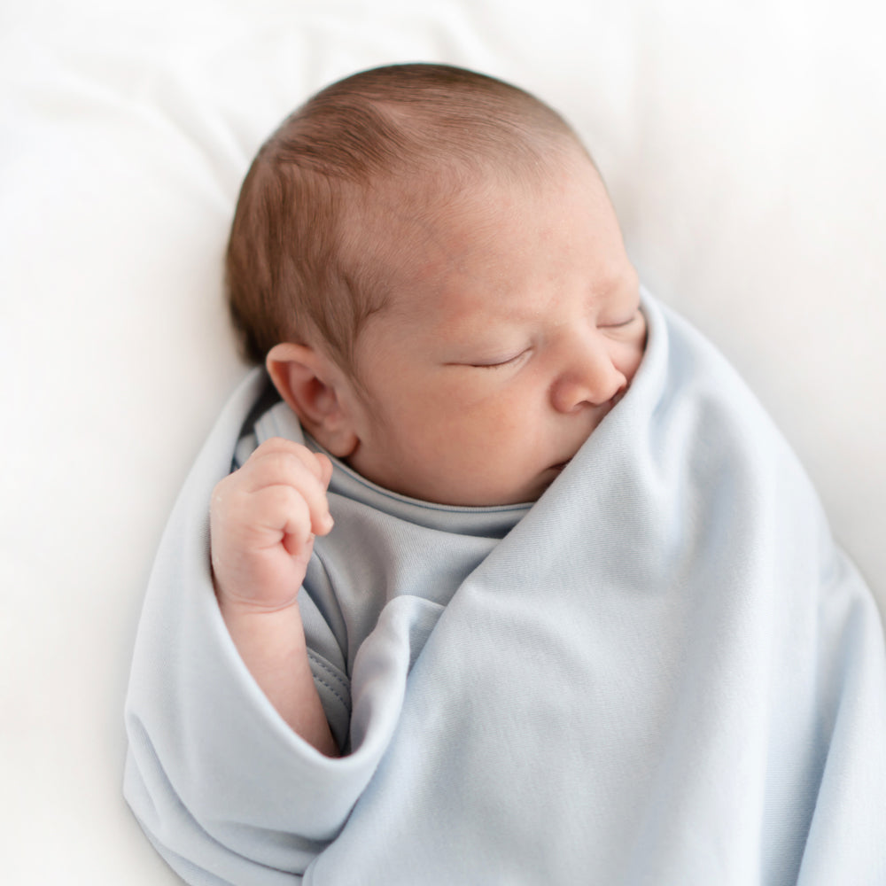 Swaddling: qué es, cómo hacerlo y por qué tu bebé dormirá mejor